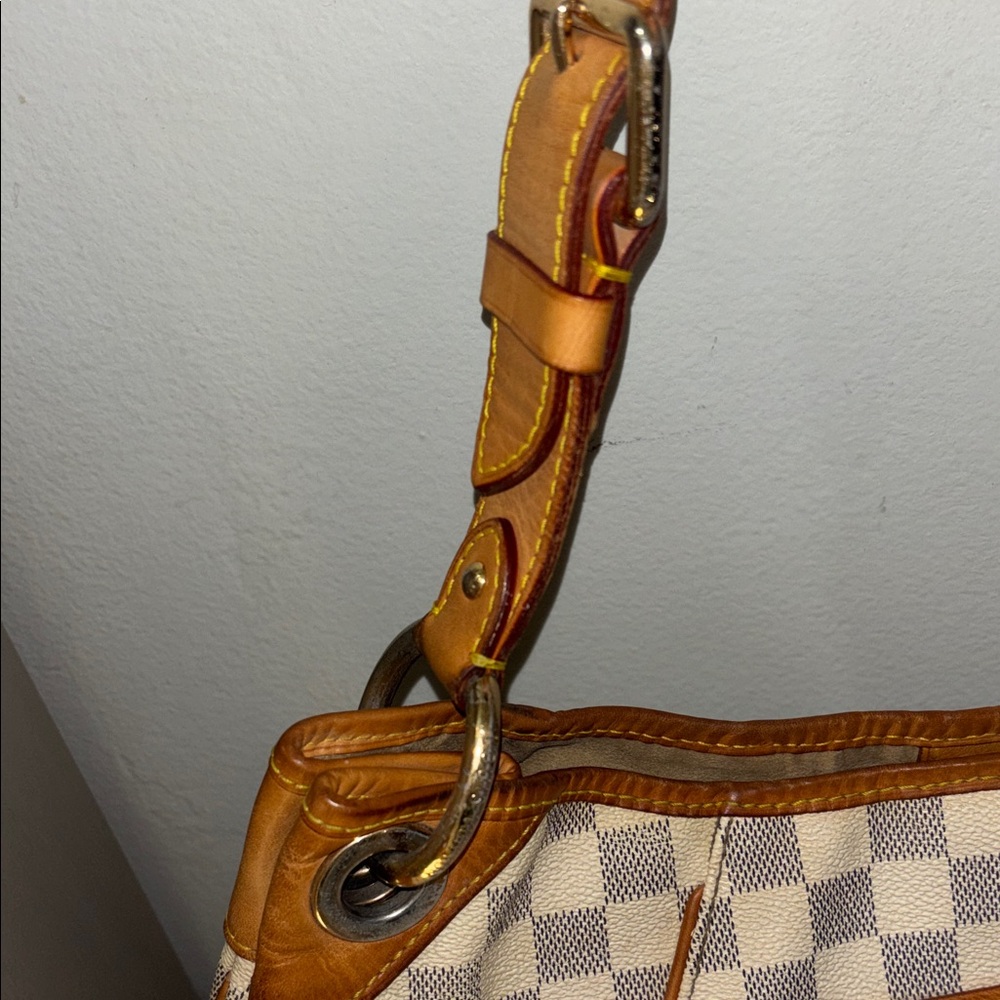 Louis Vuitton Damier Azur Shoulder Bag in Cream and Brown - Picture 2 of 9